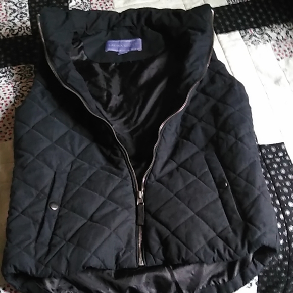 Laura Scott's quilted vest - Picture 2 of 3